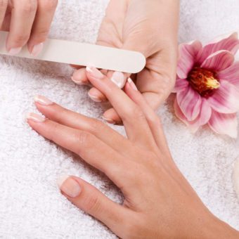 Manucure Russe et Pose de Vernis Classique