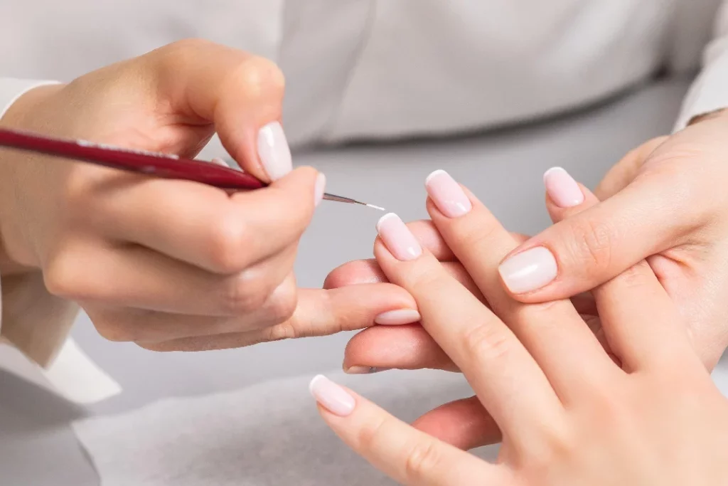 Comment Choisir la Meilleure Pose d'Ongles à Paris